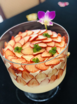 イチゴの杏仁豆腐